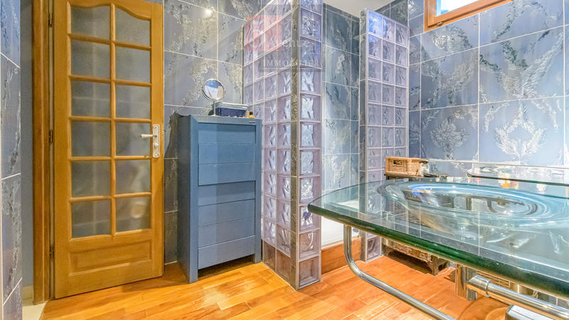 Maison - 335 m² - 12 pièces