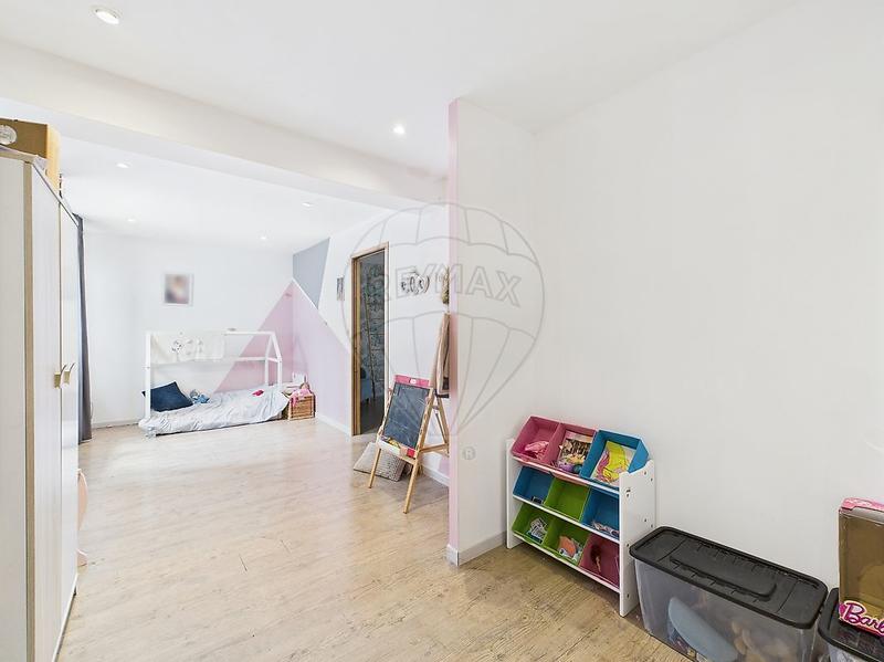 Maison - 233 m² - 8 pièces