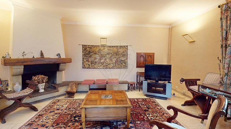 Maison - 233 m² - 8 pièces