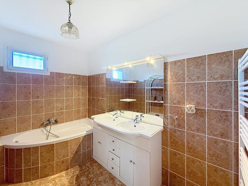 Maison - 170 m² - 6 pièces