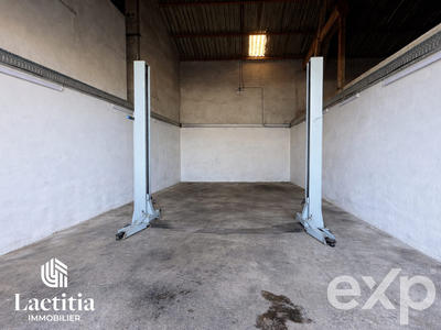 Local d'activités - 297 m²