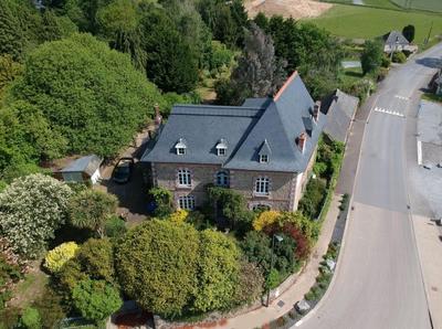 Maison - 255 m² - 9 pièces