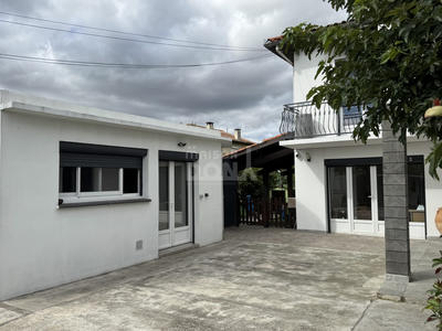 Maison - 242 m² - 8 pièces