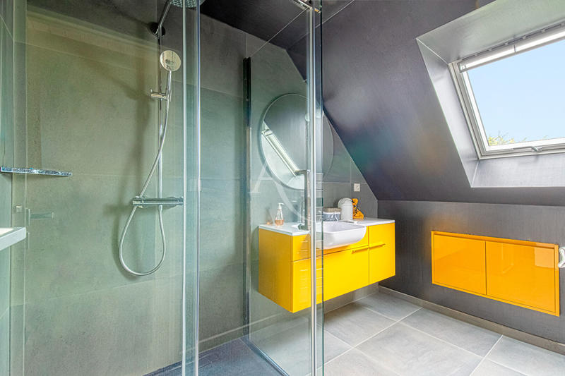 Maison - 255 m² - 8 pièces