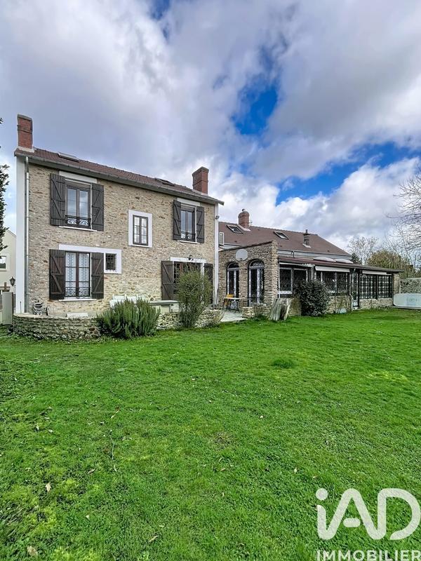 Maison - 235 m² - 10 pièces