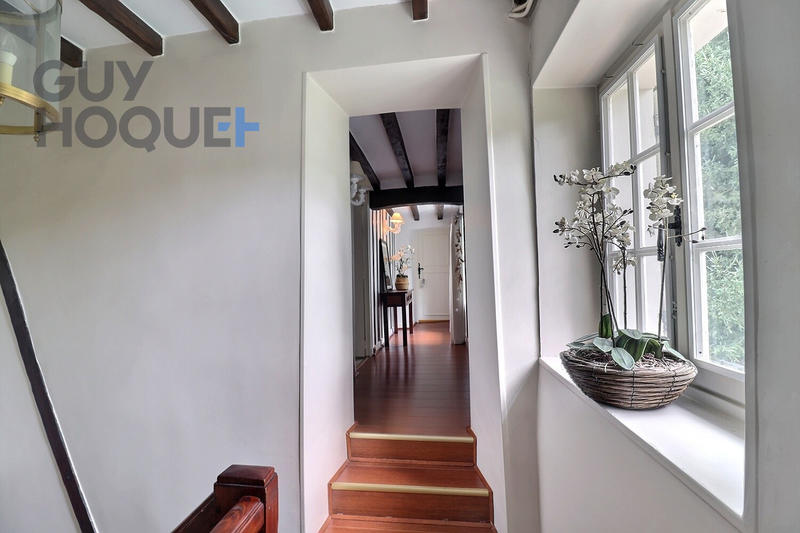 Maison - 350 m² - 8 pièces