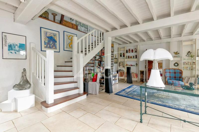 Maison - 270 m² - 10 pièces