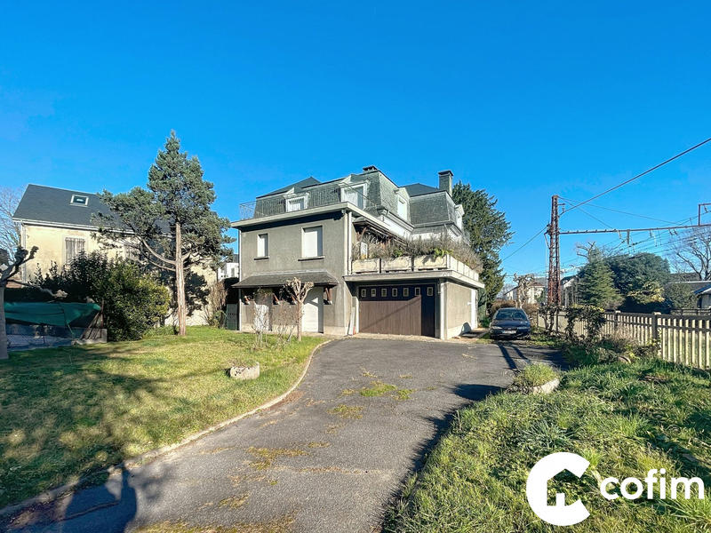 Maison - 550 m² - 15 pièces