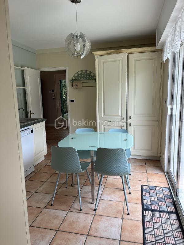 Pavillon - 220 m² - 9 pièces