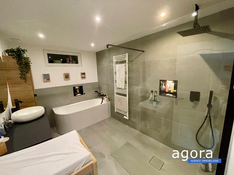 Maison - 180 m² - 6 pièces