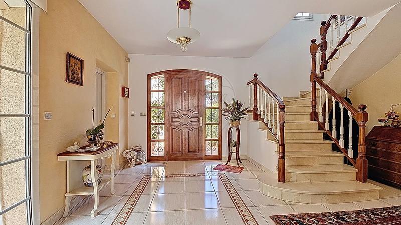 Villa - 310 m² - 8 pièces