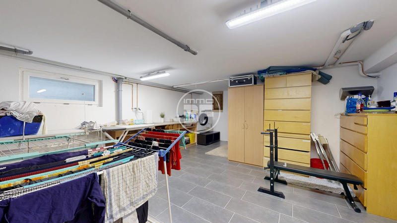 Maison - 222 m² - 7 pièces