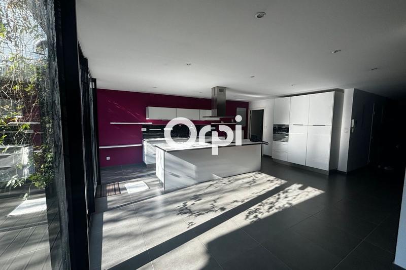 Loft - 270 m² - 5 pièces