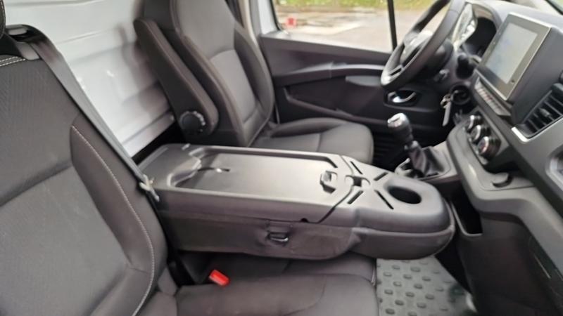 Renault Trafic Fourgon l2h1 3000 kg blue dci 130 grand confort