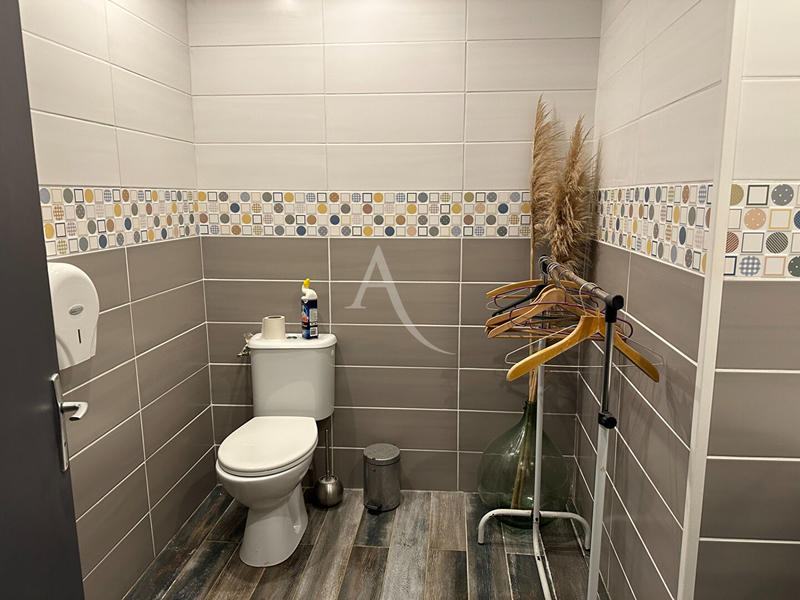 Local commercial - 100 m² - 1 pièce