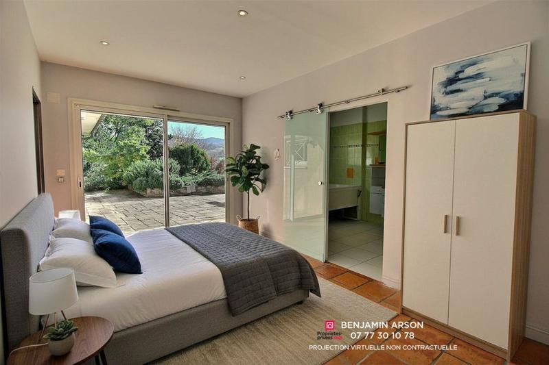 Maison - 305 m² - 9 pièces