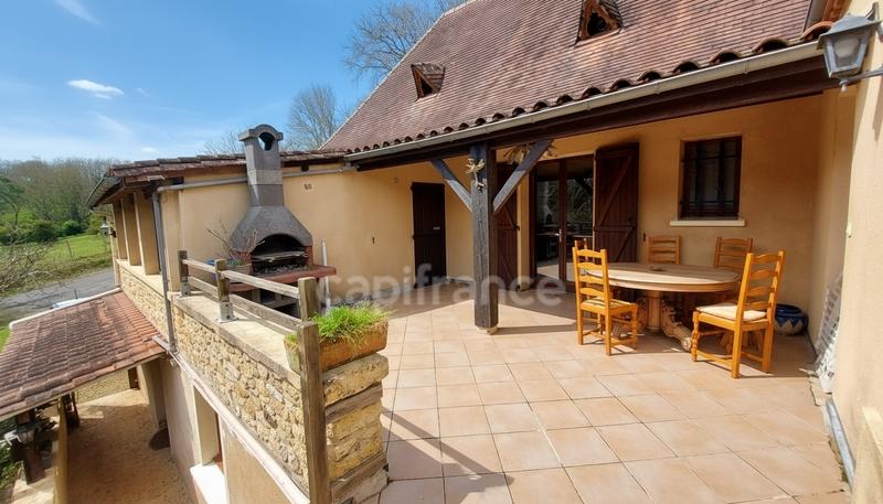 Maison - 222 m² - 8 pièces