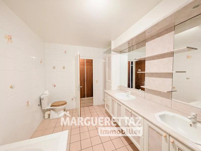 Villa - 214 m² - 6 pièces