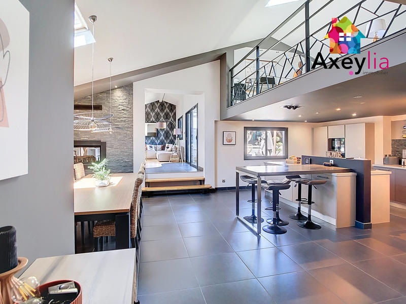 Loft - 171 m² - 8 pièces