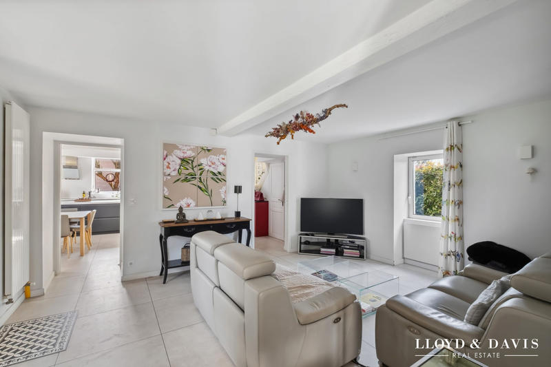 Maison - 280 m² - 9 pièces