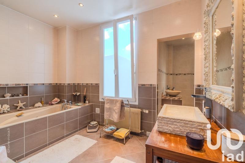 Maison - 184 m² - 8 pièces