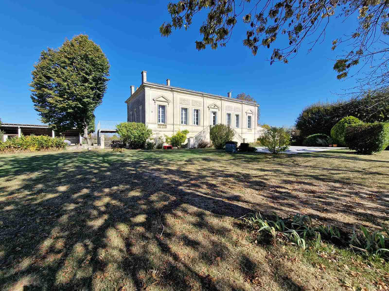 Propriété - 353 m² - 11 pièces