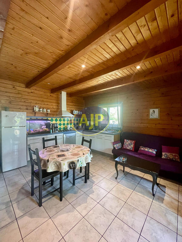 Maison - 217 m² - 7 pièces