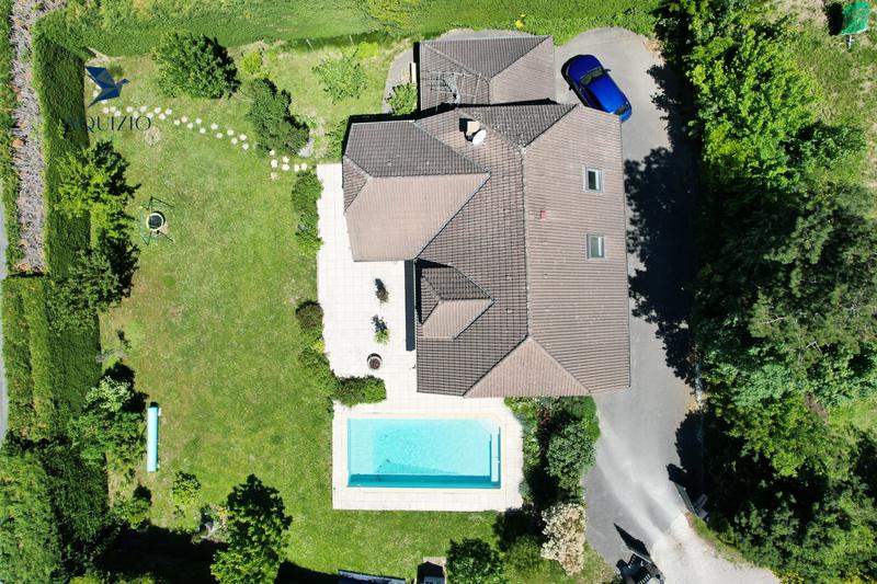 Villa - 261 m² - 8 pièces