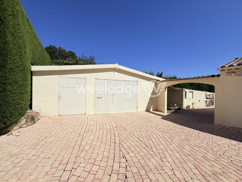 Maison traditionnelle - 225 m² - 9 pièces