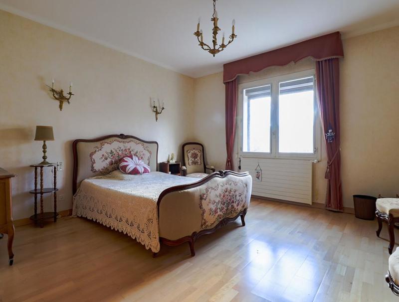 Maison - 260 m² - 12 pièces