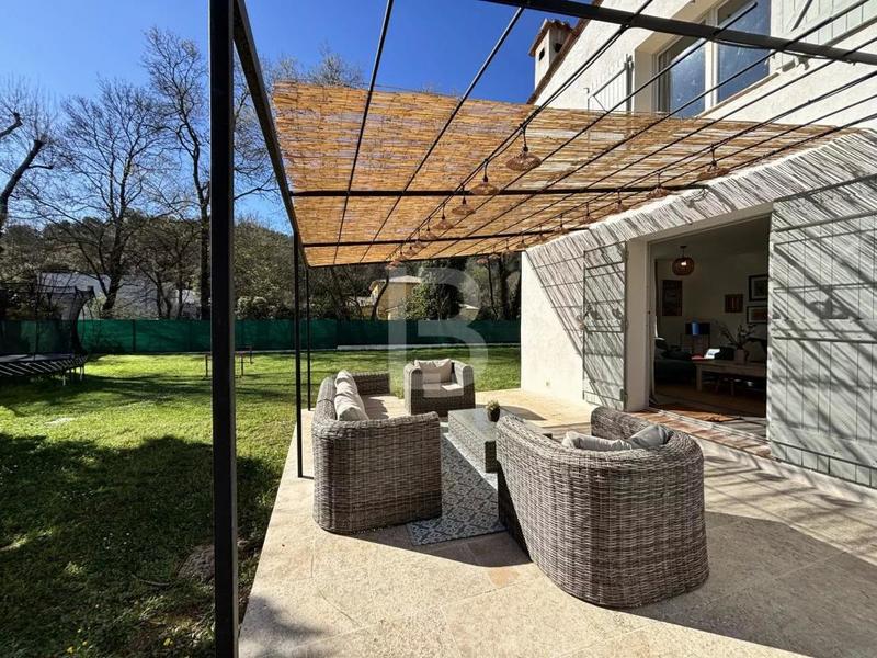 Villa - 204 m² - 8 pièces