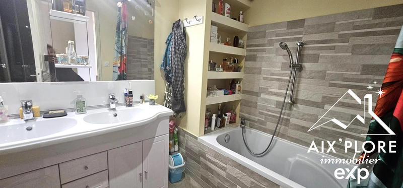 Maison - 220 m² - 5 pièces