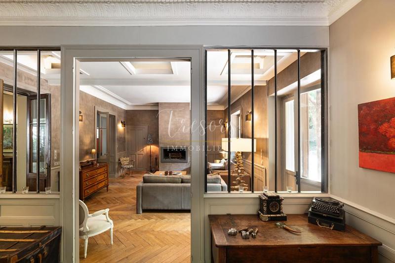 Demeure - 363 m² - 9 pièces