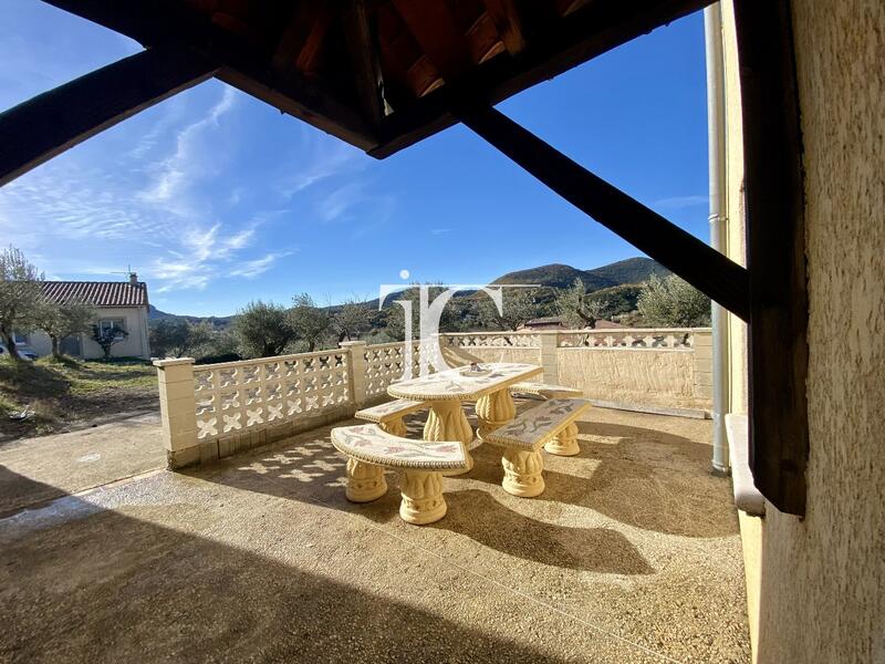 Maison - 201 m² - 7 pièces