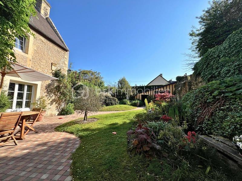 Propriété - 261 m² - 11 pièces