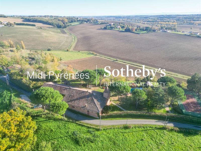 Corps de ferme - 600 m² - 14 pièces