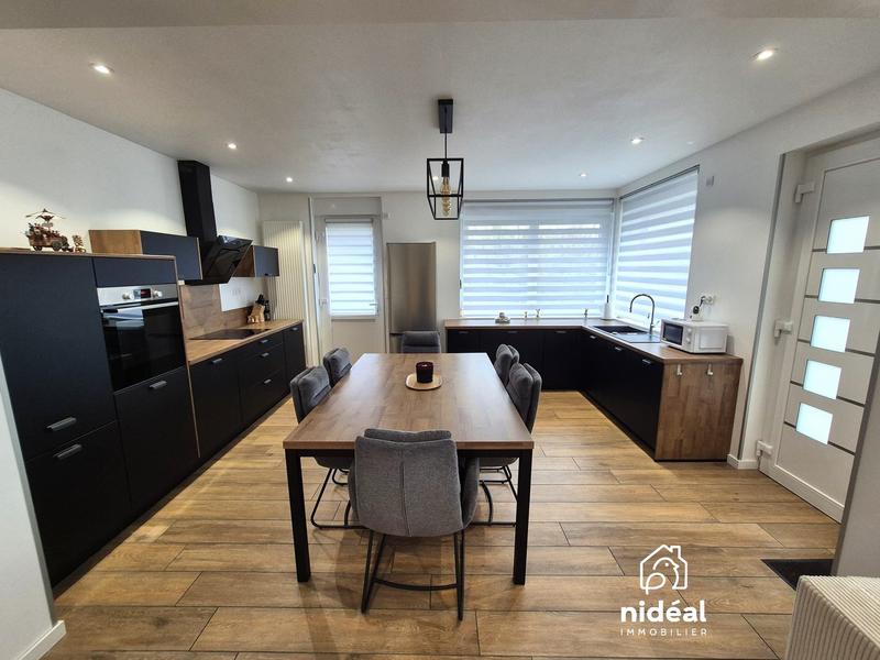 Maison - 90 m² - 4 pièces