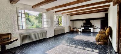 Maison - 216 m² - 10 pièces