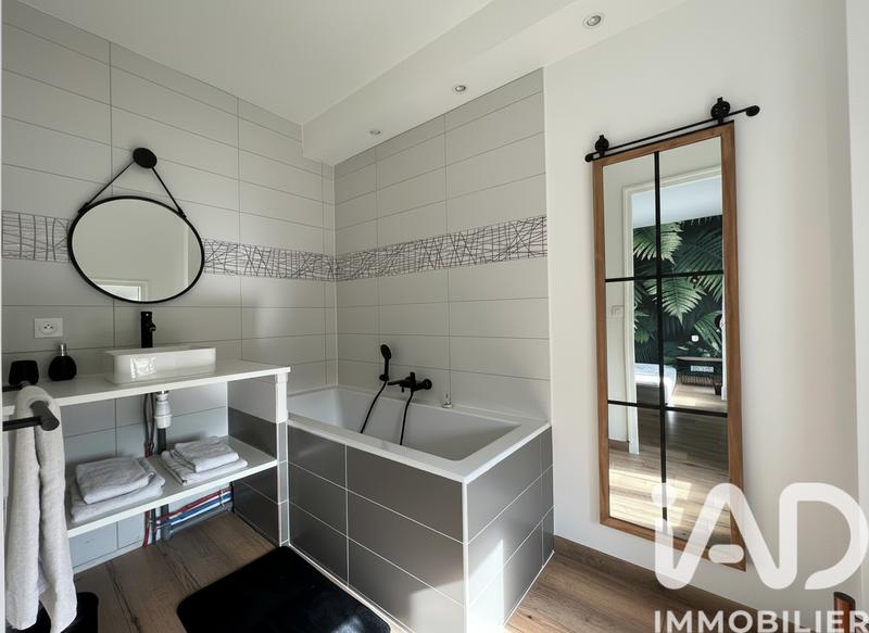 Maison - 335 m² - 12 pièces