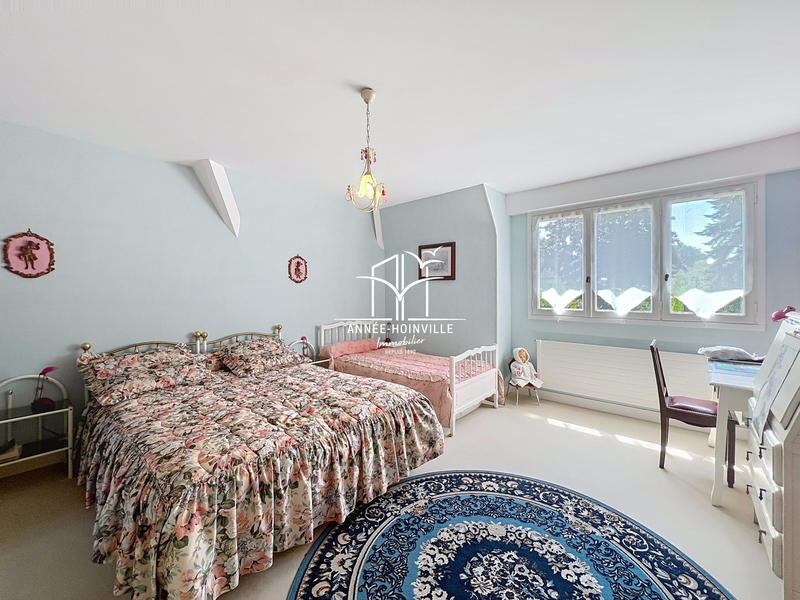 Villa - 266 m² - 8 pièces