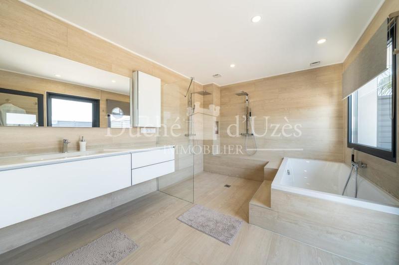 Villa - 300 m² - 9 pièces