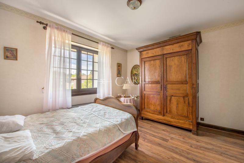 Maison - 238 m² - 8 pièces