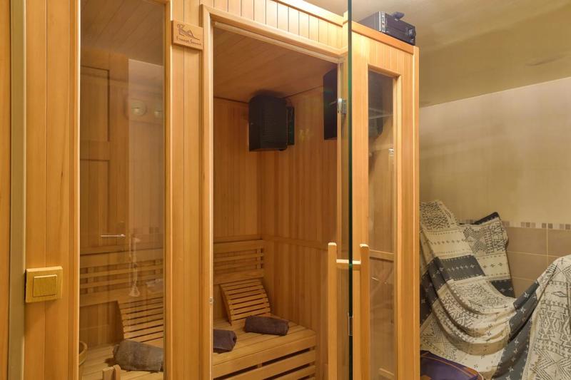 Maison - 220 m² - 7 pièces