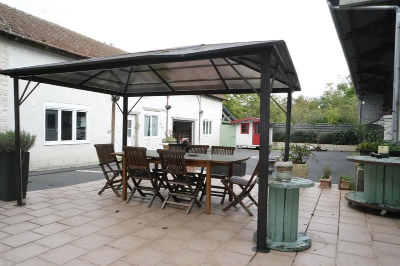 Maison - 310 m² - 15 pièces