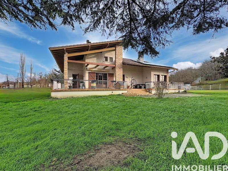 Maison - 193 m² - 8 pièces