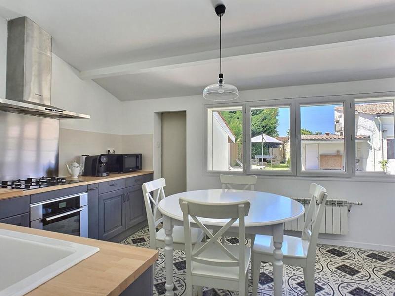 Maison - 240 m² - 10 pièces