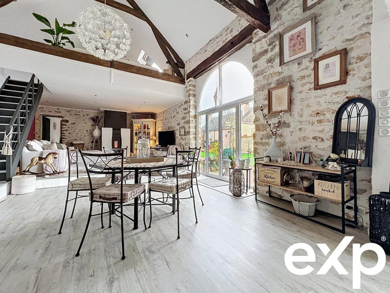 Maison - 285 m² - 8 pièces