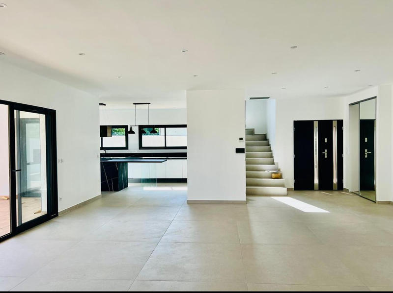 Maison - 170 m² - 7 pièces