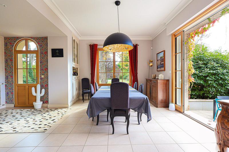 Maison - 360 m² - 12 pièces