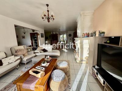 Maison - 240 m² - 8 pièces